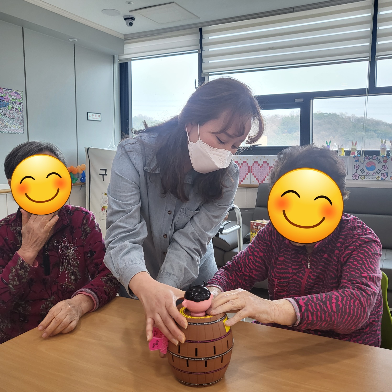/user/b/bomsilvercare/editor/2304/851d12cc799645382bbc72124f28e4c8_1680575318_0025.jpg 이미지크게보기